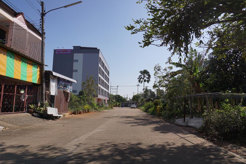 Chompu Nakarin Apartment Trang Eksteriør bilde